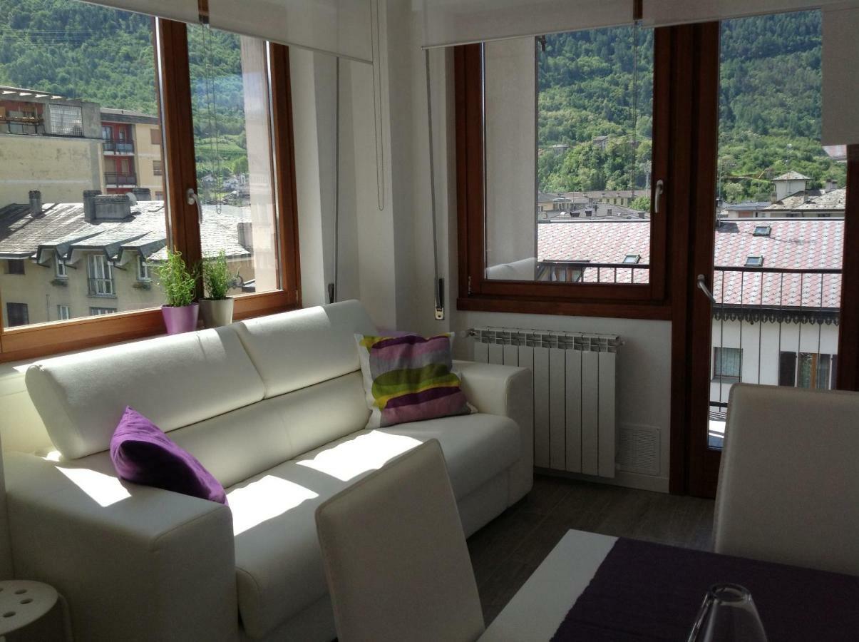 Appartamento Elisa 50M Trenino Rosso Тирано Екстериор снимка